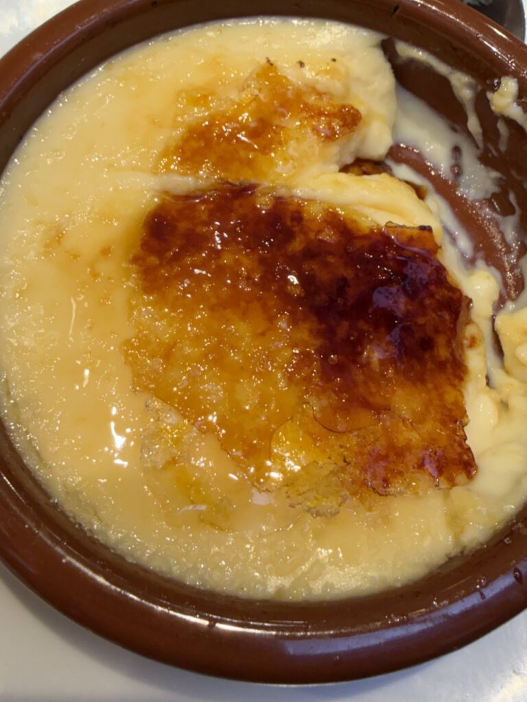 Dessert auf dem Teller