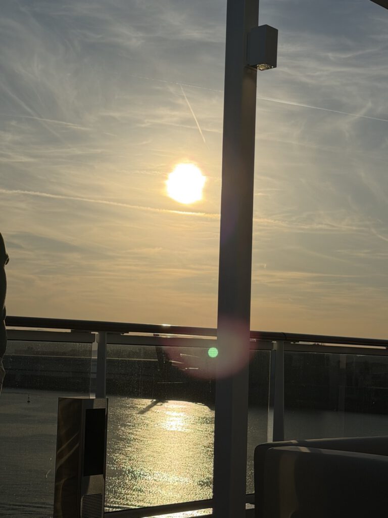 Hafenblick mit Kreuzfahrtschiffen