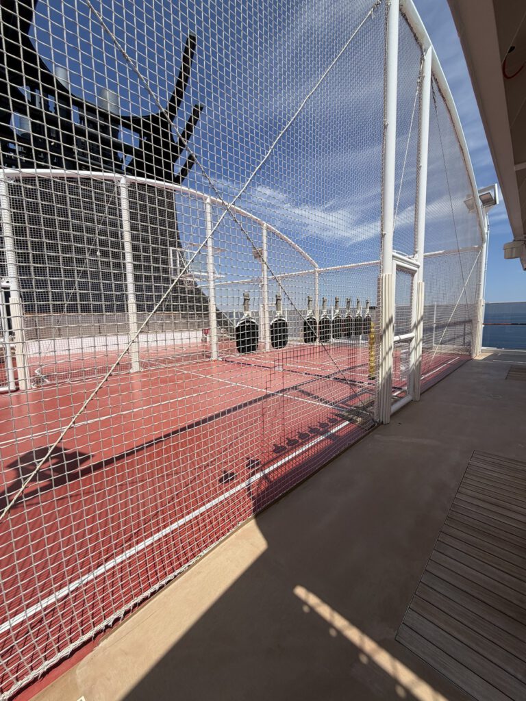 Hafenblick mit Kreuzfahrtschiffen
