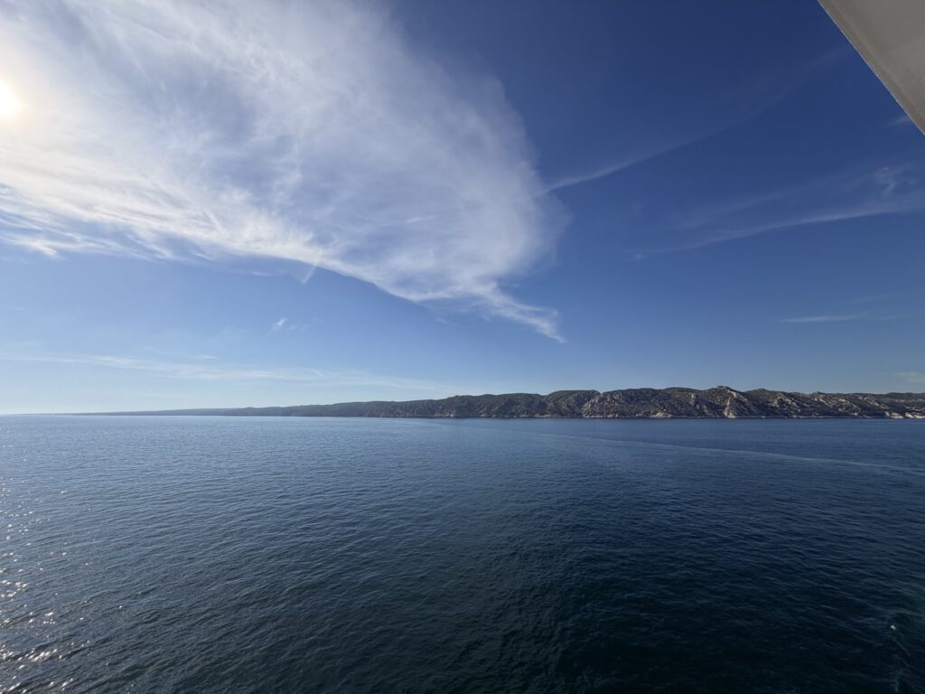 Hafenblick mit Kreuzfahrtschiffen