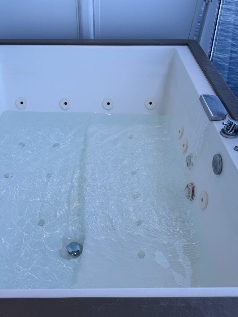 Deckbereich des Kreuzfahrtschiffs