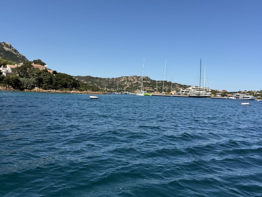 Hafenblick am Wasser