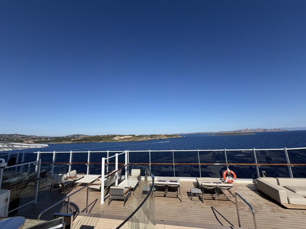 Hafenblick mit Kreuzfahrtschiffen