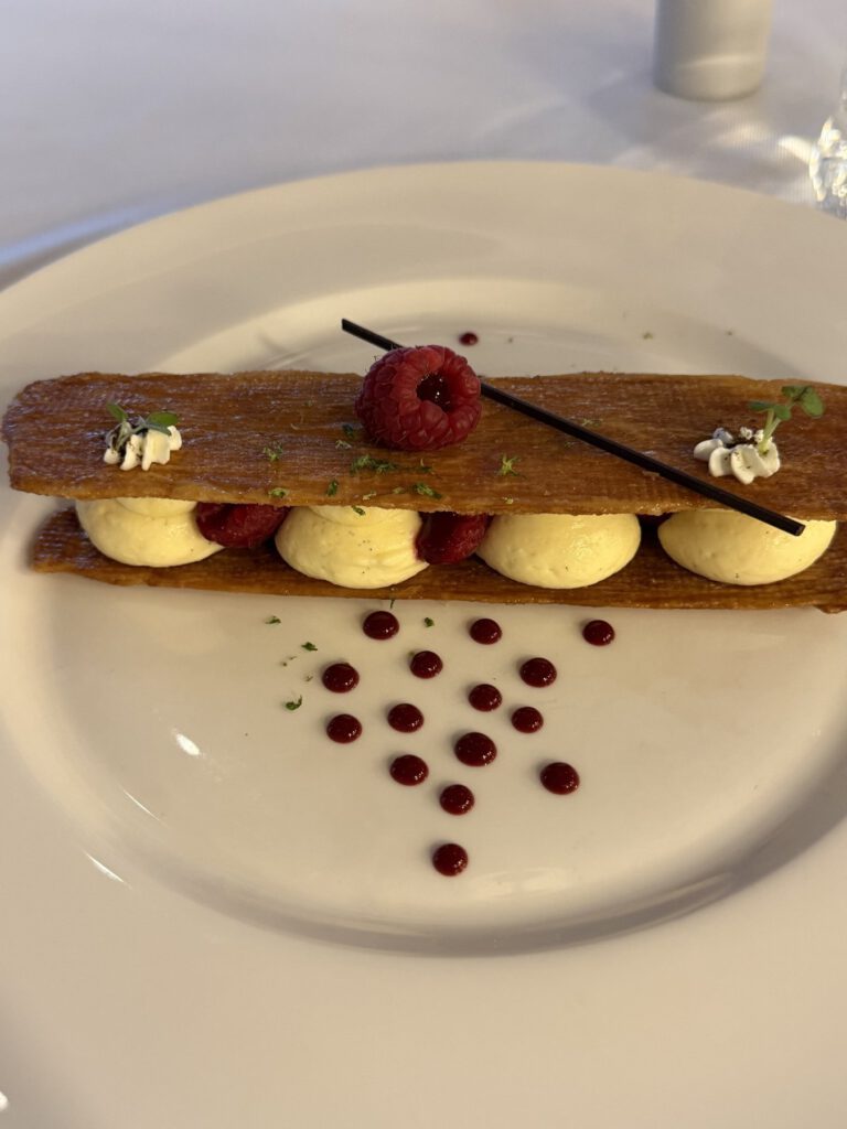 Dessert auf dem Teller