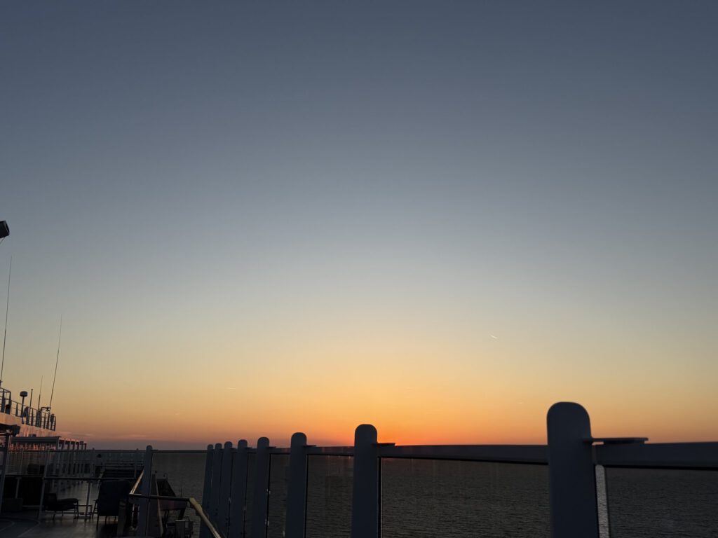Hafenblick mit Kreuzfahrtschiffen