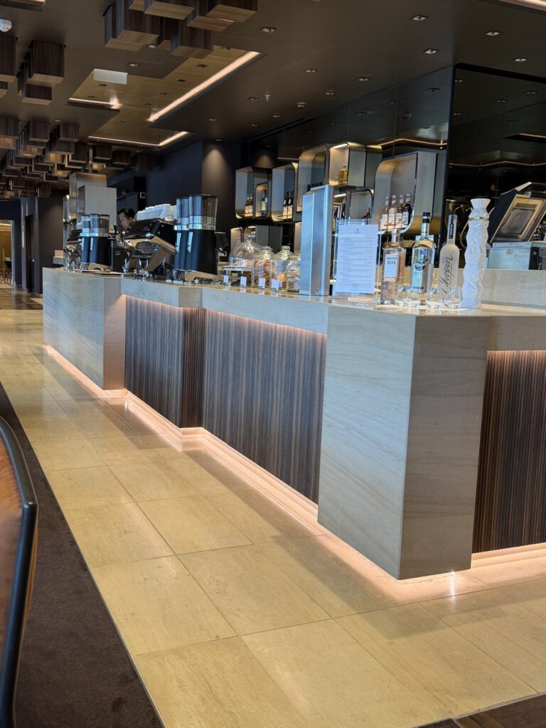 Hafenblick am Wasser