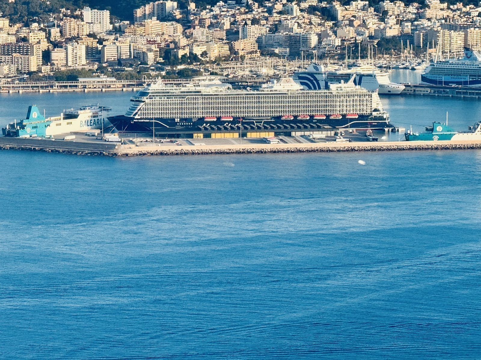 Majestätische "Mein Schiff Relax" im Hafen