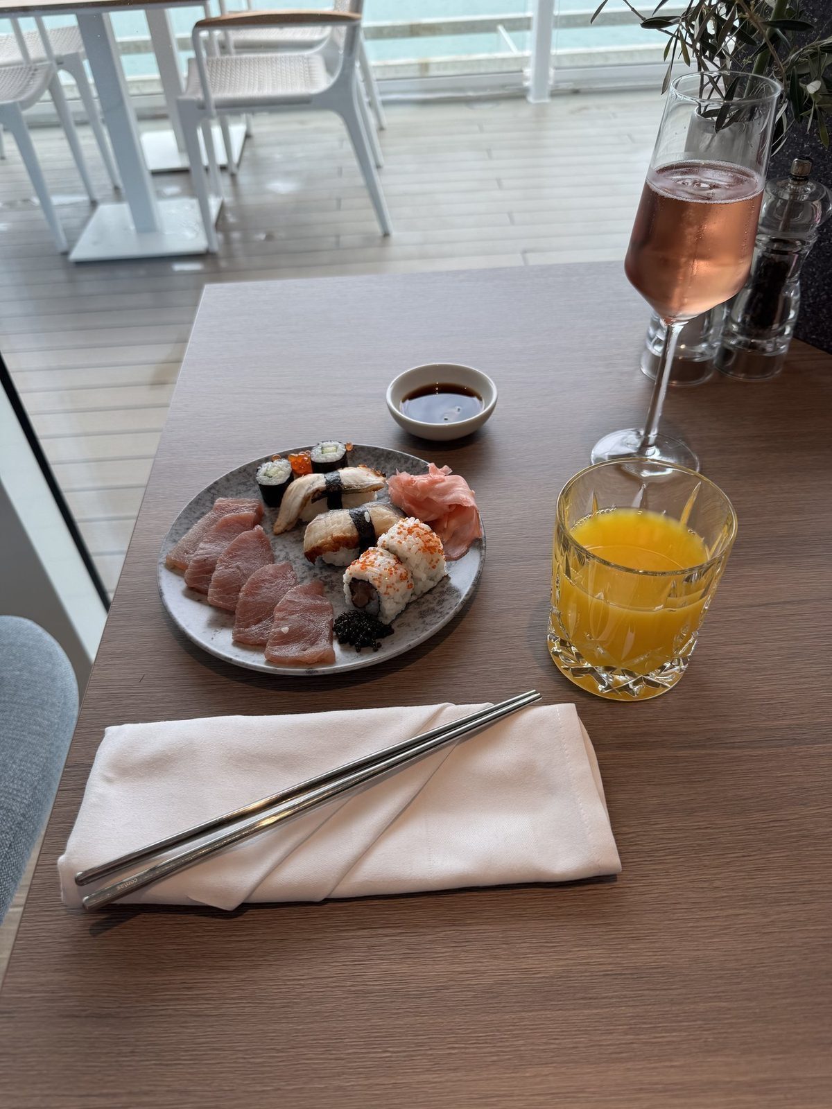 Sushi auf dem Teller