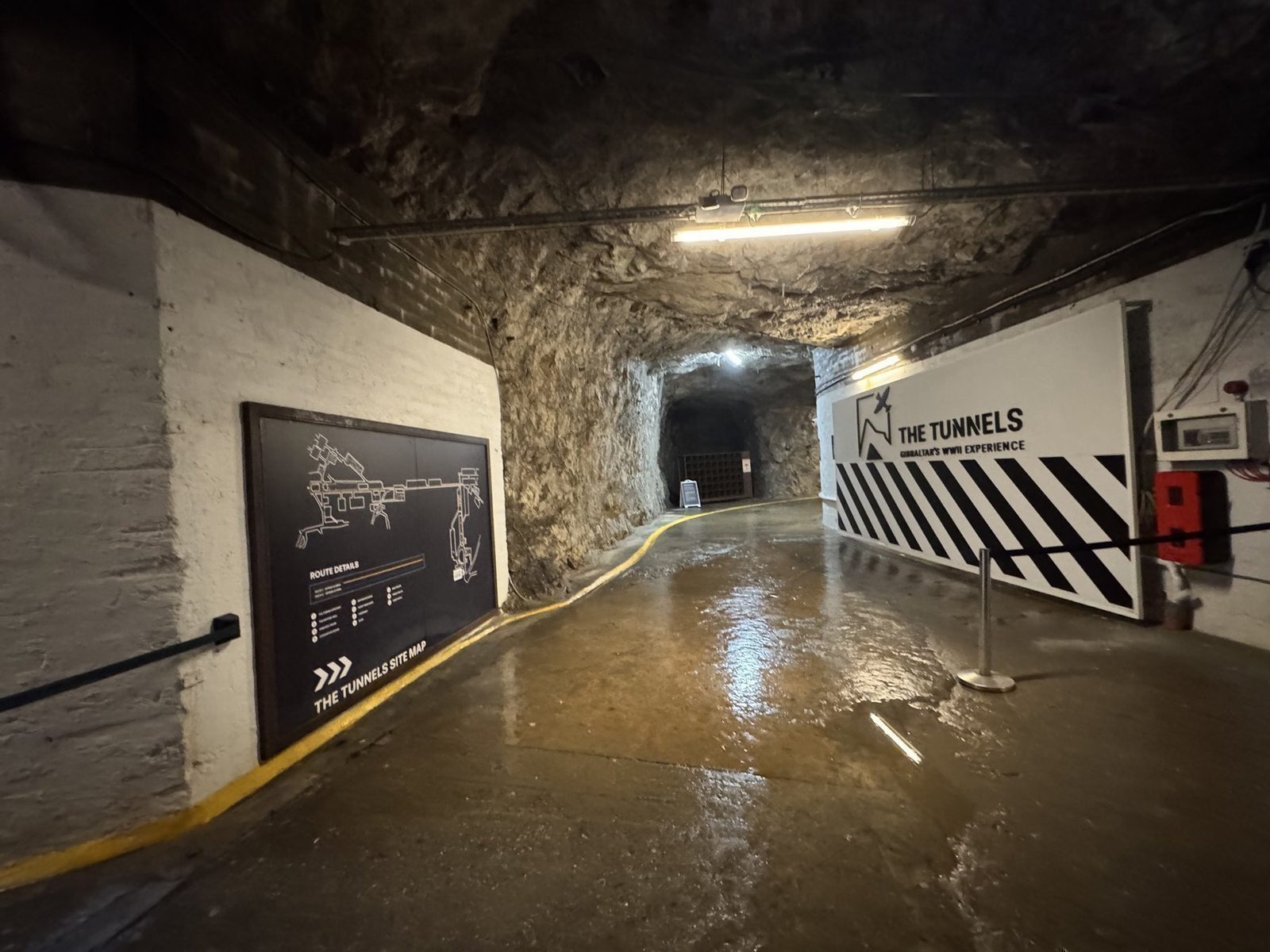 Untertunnel mit historischem Tunnelbesuch