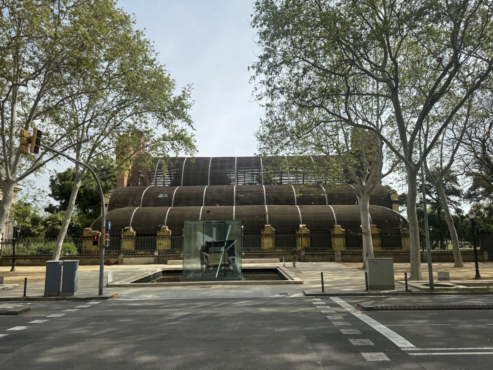 Moderne Architektur in städtischer Umgebung