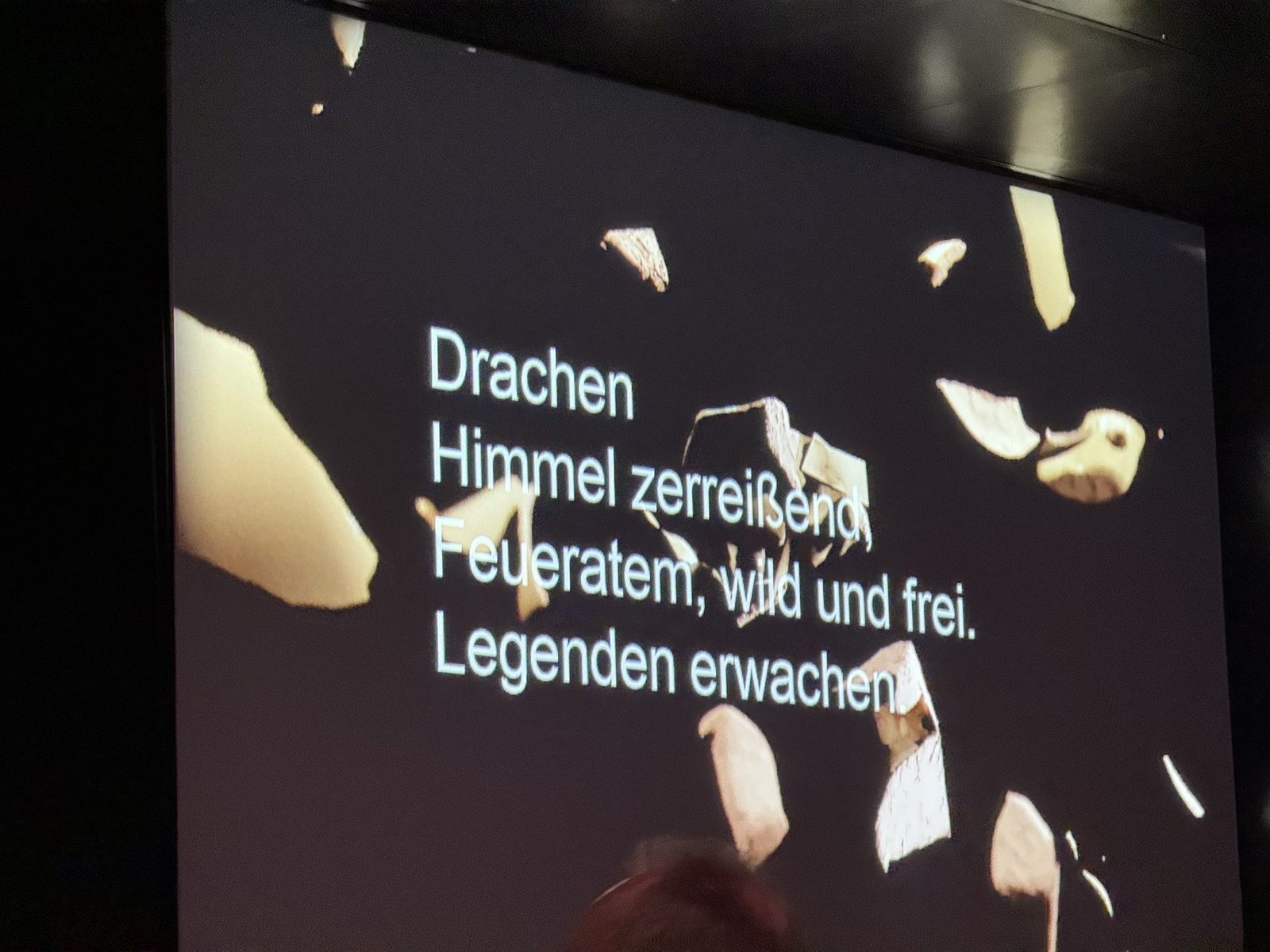 Eine digitale Präsentation mit einem Textfeld in der Mitte