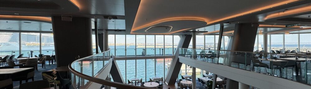 Luxuriöses Restaurant mit Meerblick