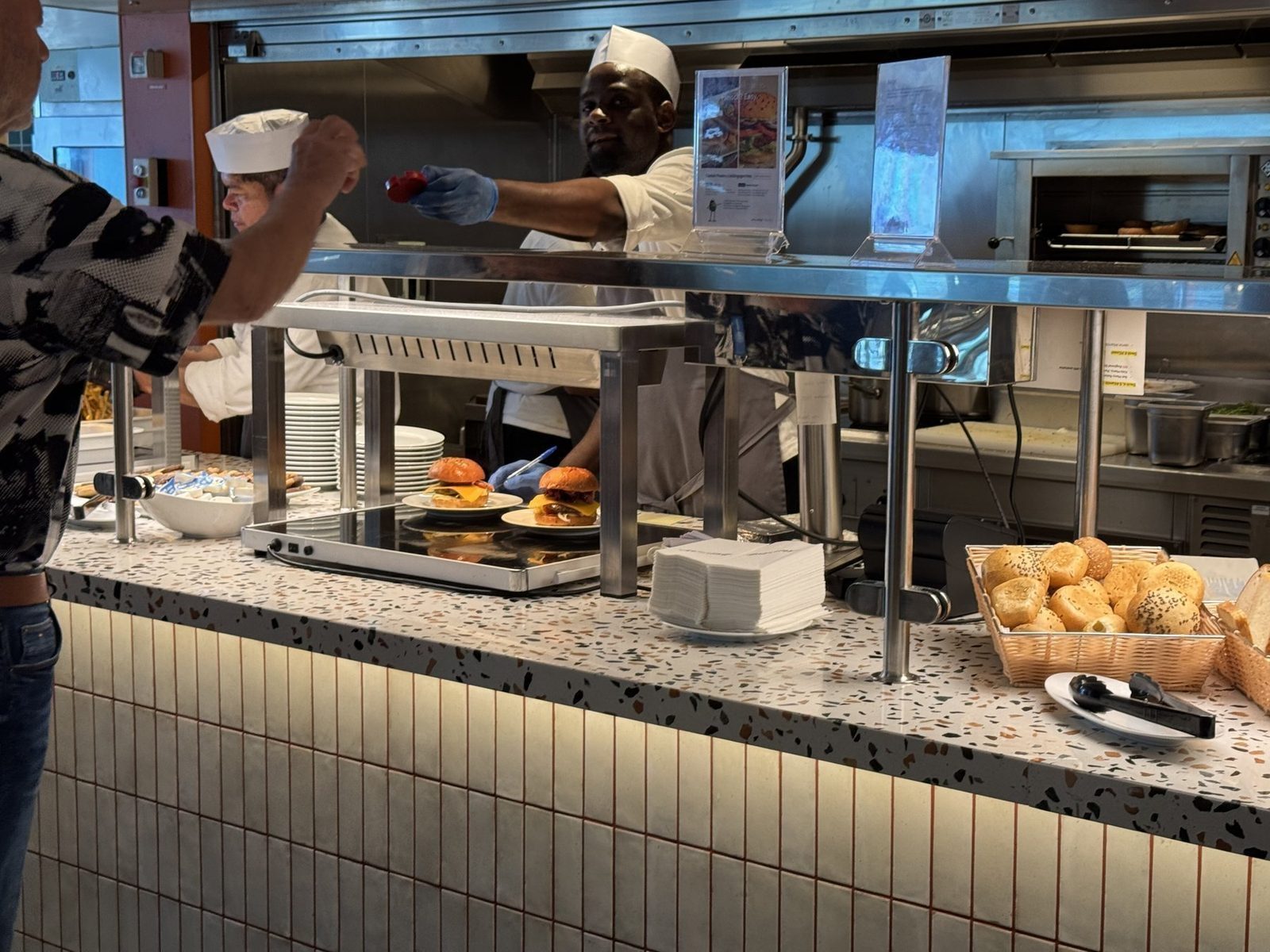 Burger Service in einer Küche