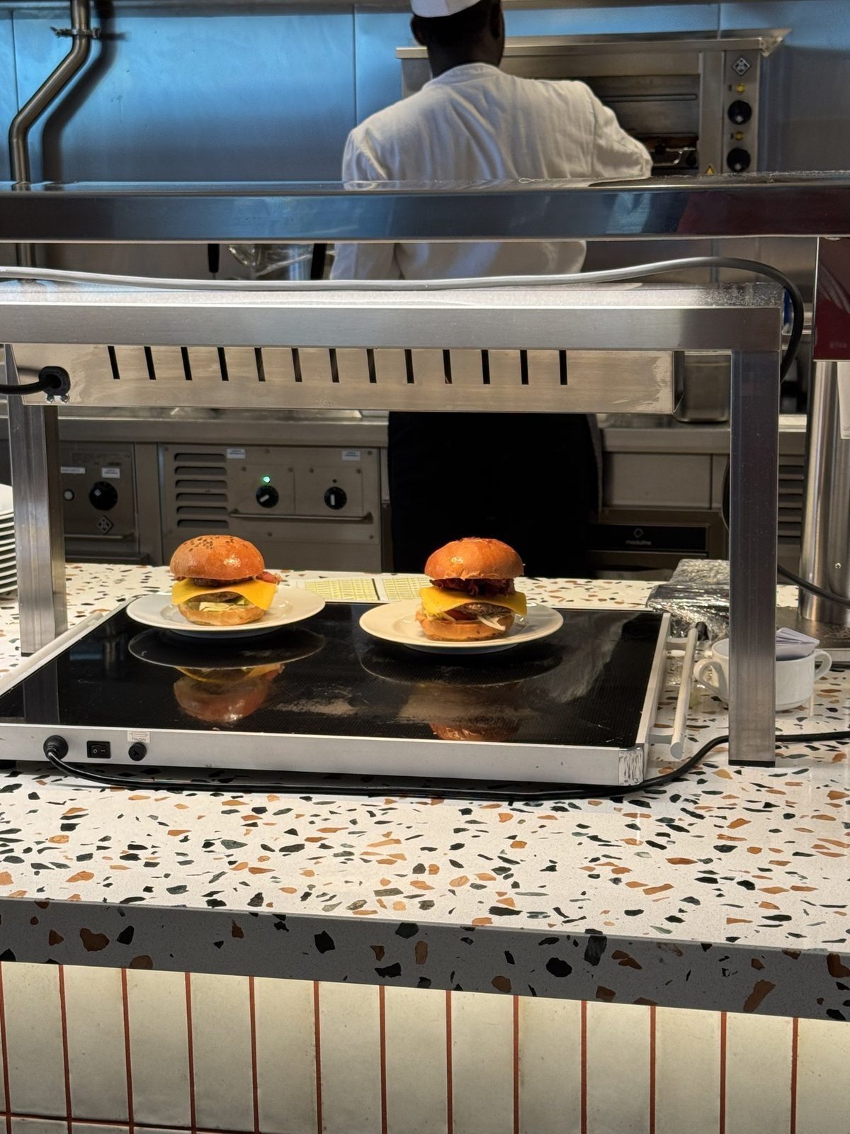 Geeignete Burger auf Wärmeplatte
