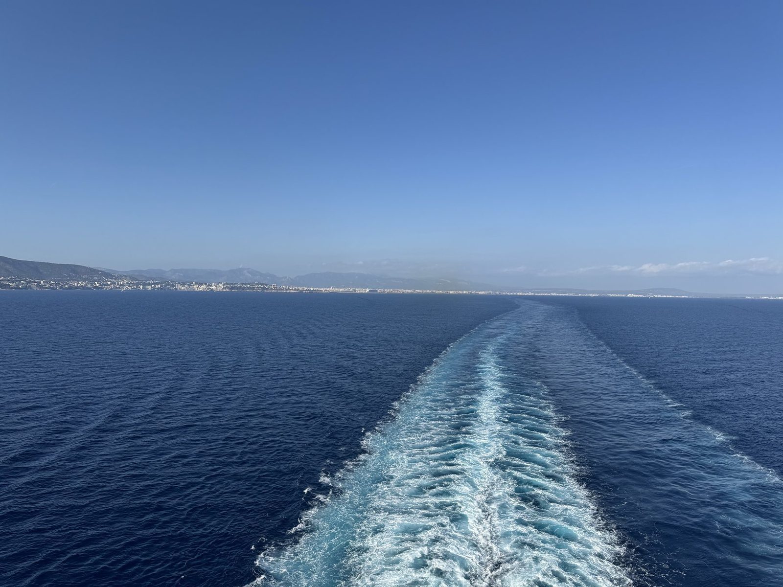 Meeresblick mit Bootsspur Farewll Mallorca
