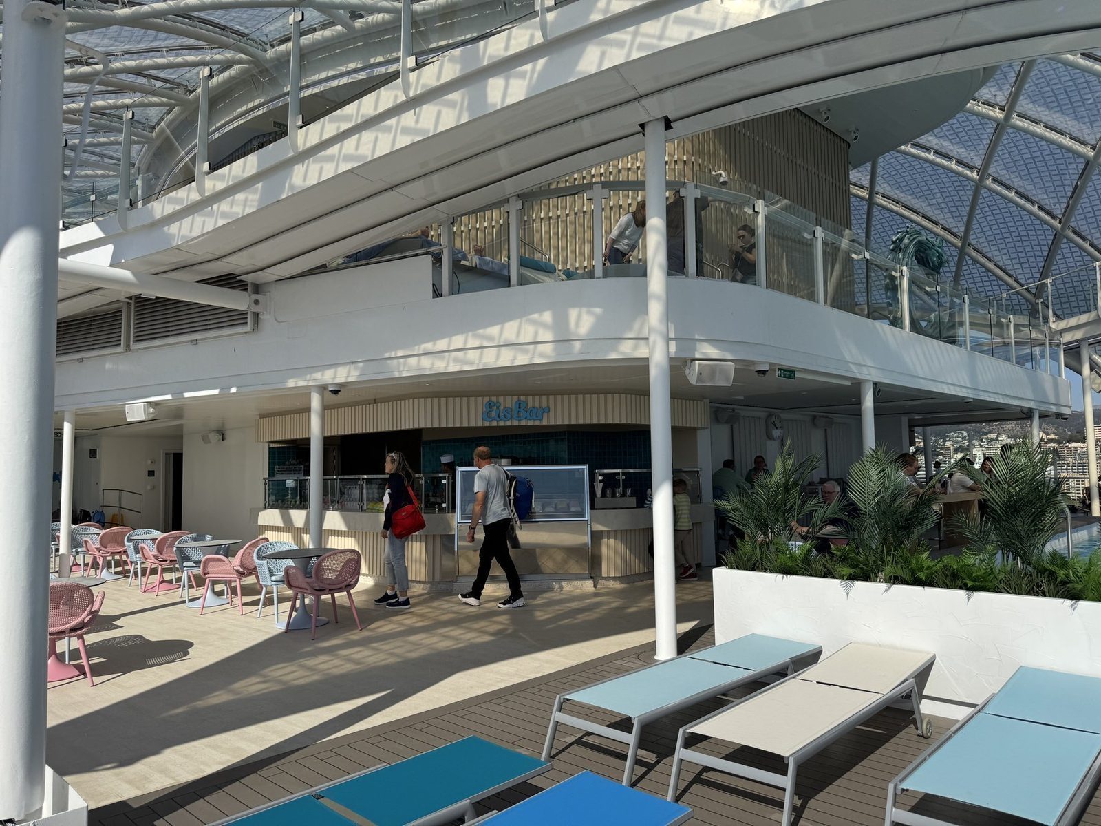 Eisbar auf dem Schiff