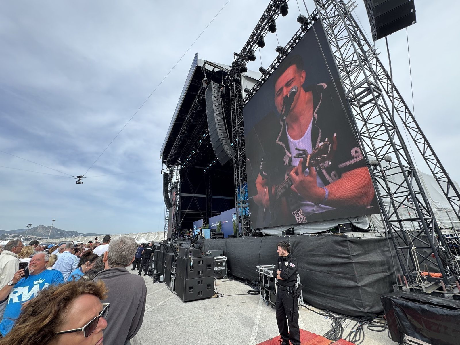 Festival mit großem Bildschirm