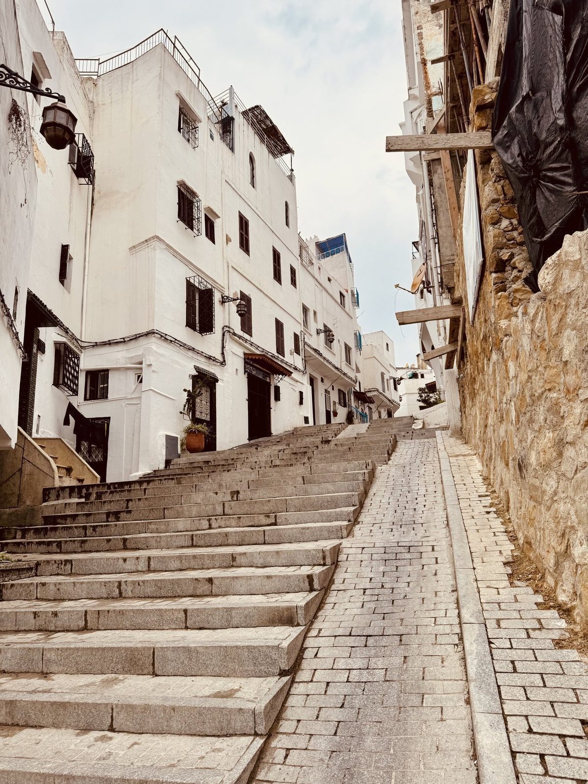 Steile Treppen in einer alten Stadt