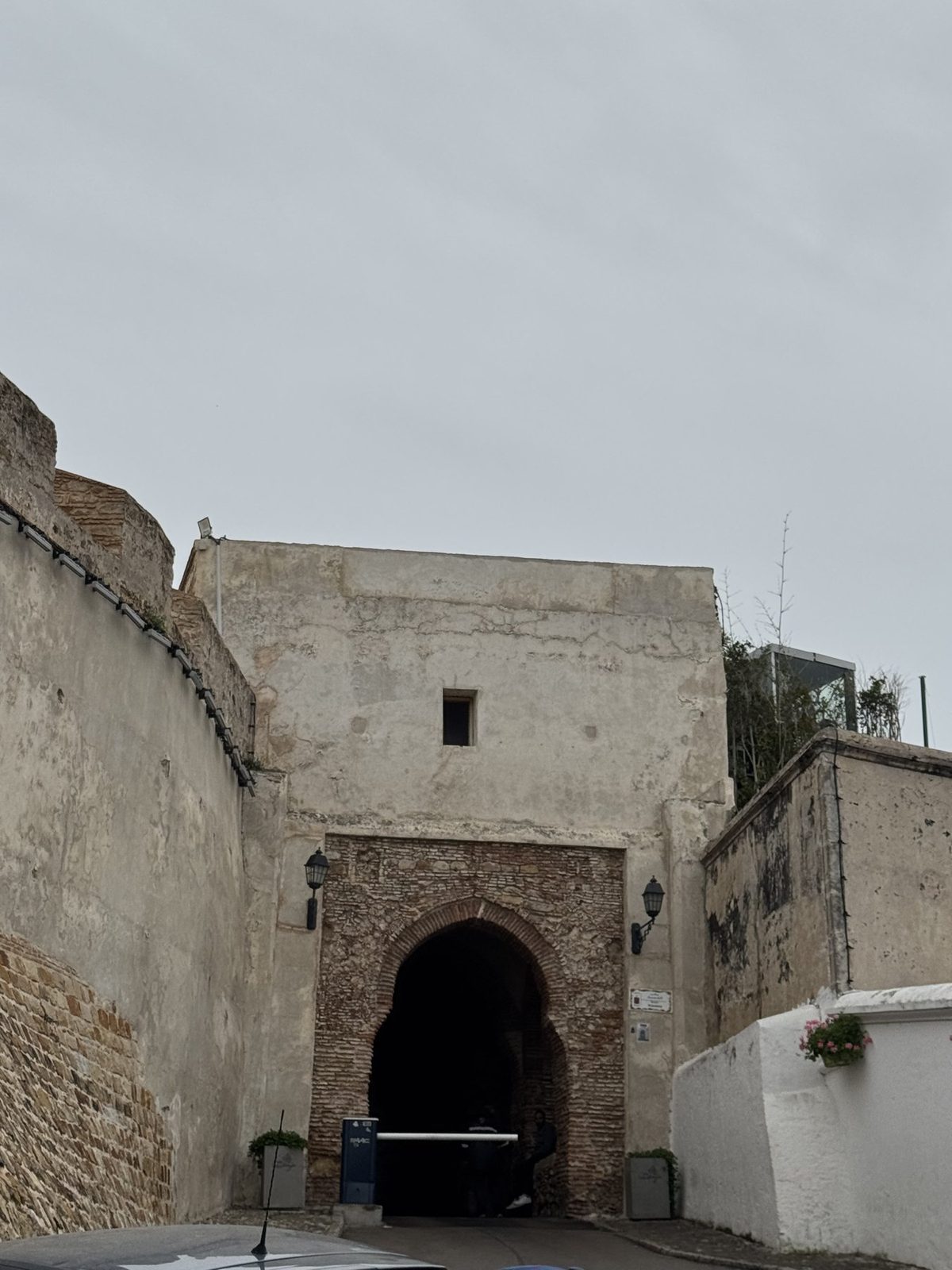 Alte Stadtmauer mit Tor