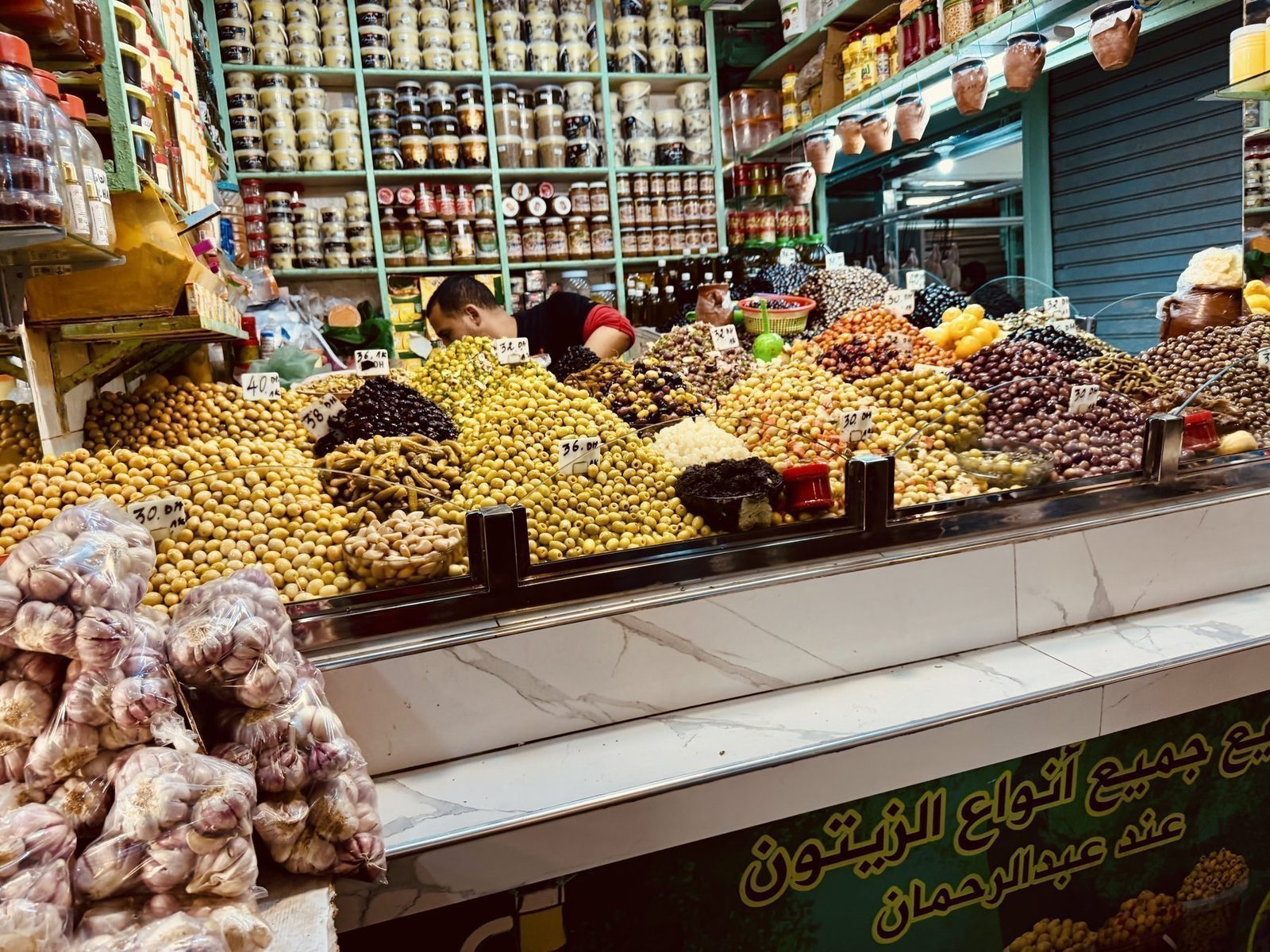 Bunte Oliven auf dem Markt