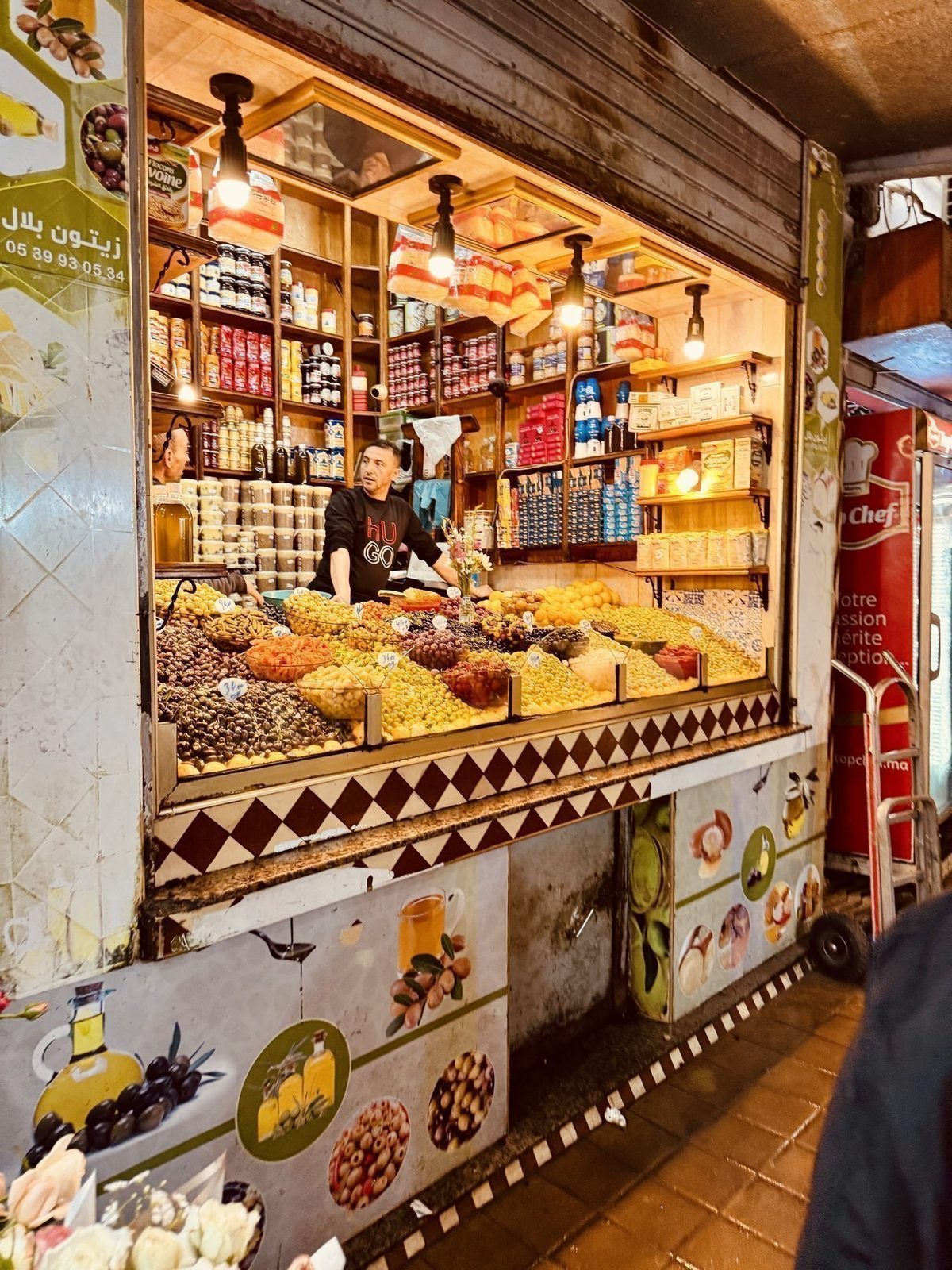 Frische Oliven auf einem Marktstand