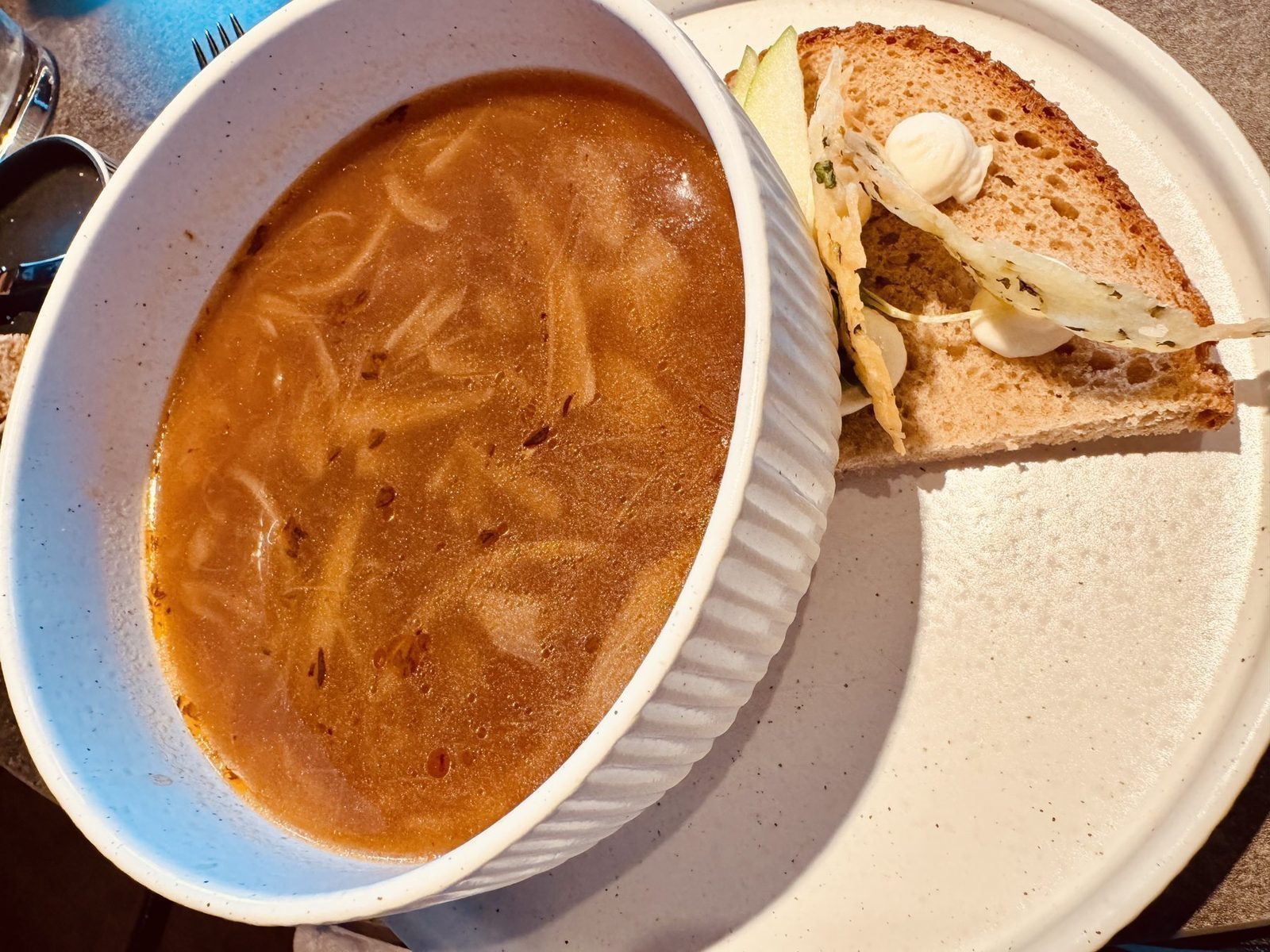 Zwiebelsuppe, im Surf n Turf auf der Mein Schiff 7 leckerer
