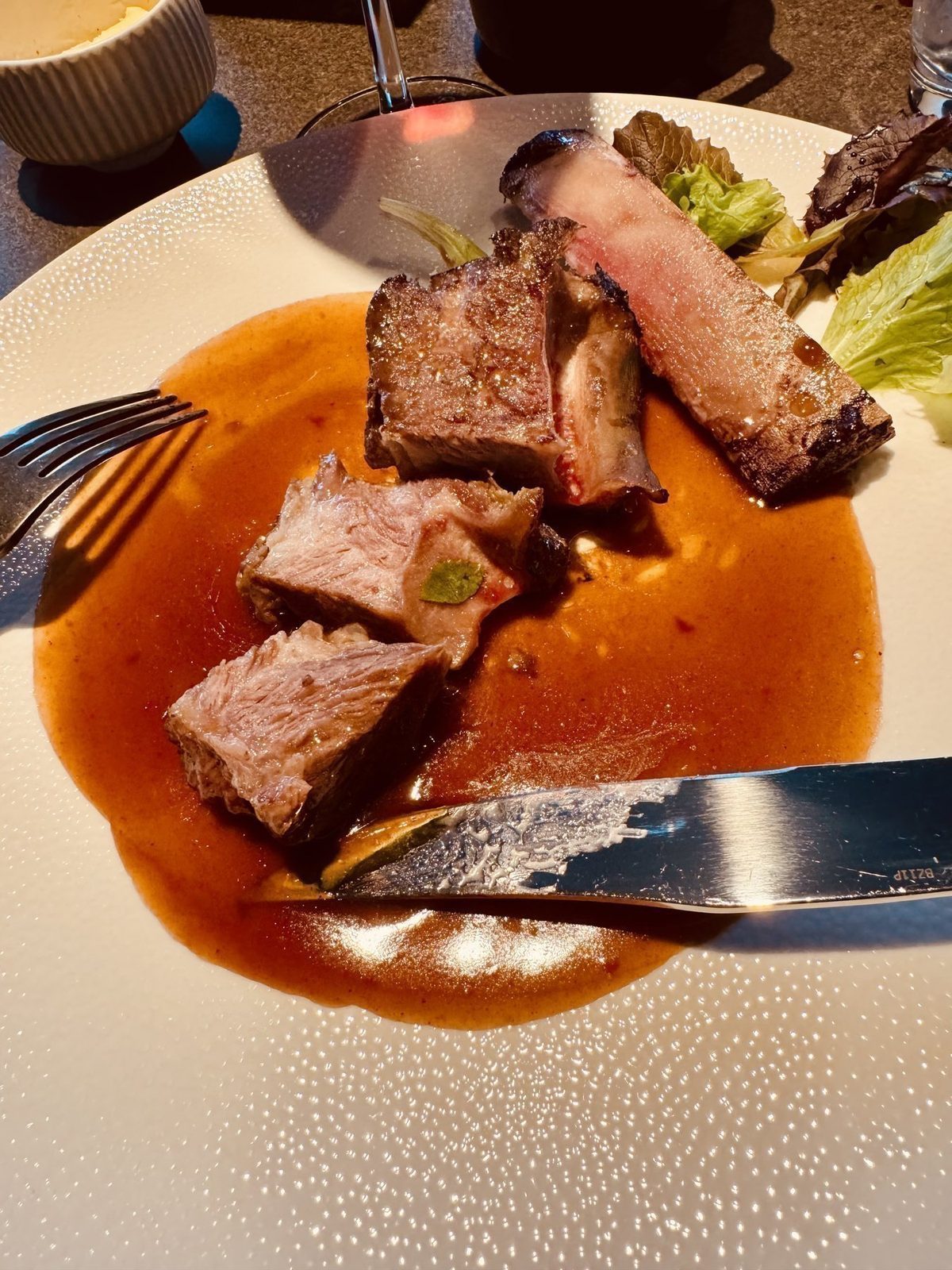 Gegrilltes Steak mit Soße
