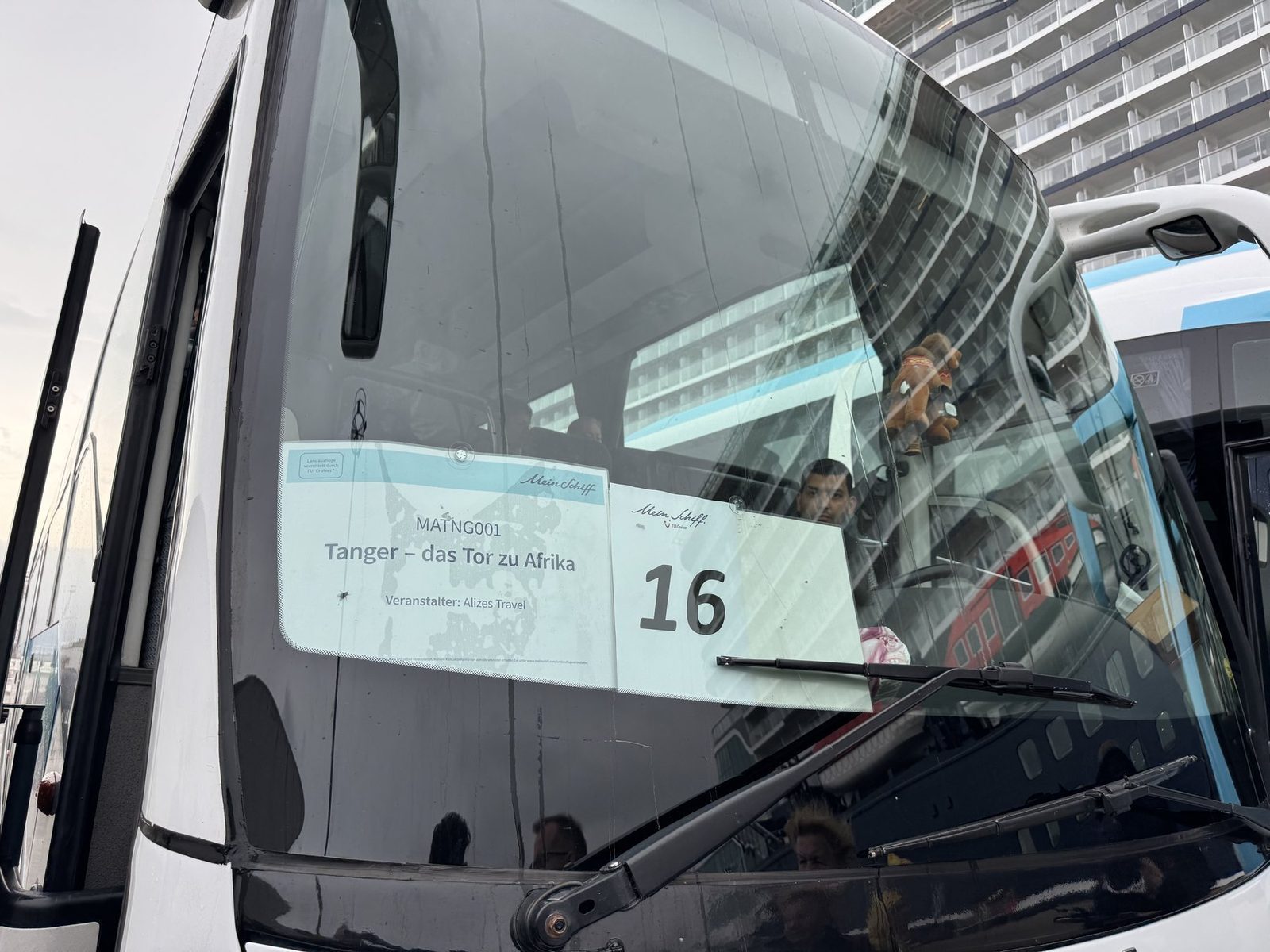Tourbus mit Tanger Schild