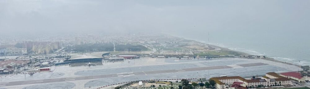Luftaufnahme von Gibraltar mit Friedhof
