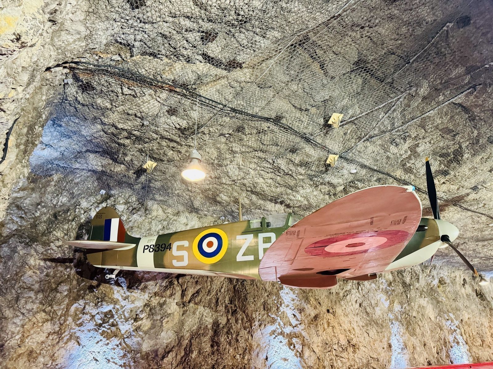 Historisches Flugzeug im Museum