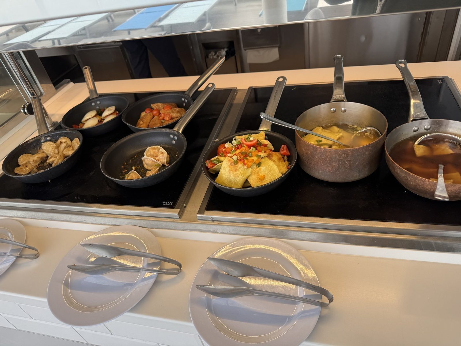 Buffet mit Speisen