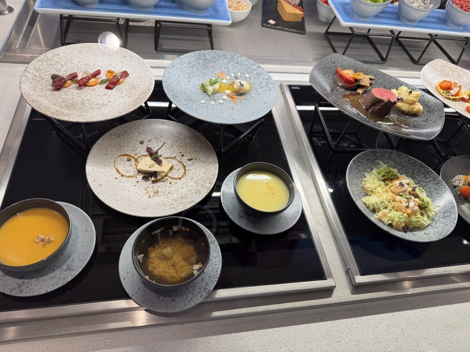 Buffet mit Speisen