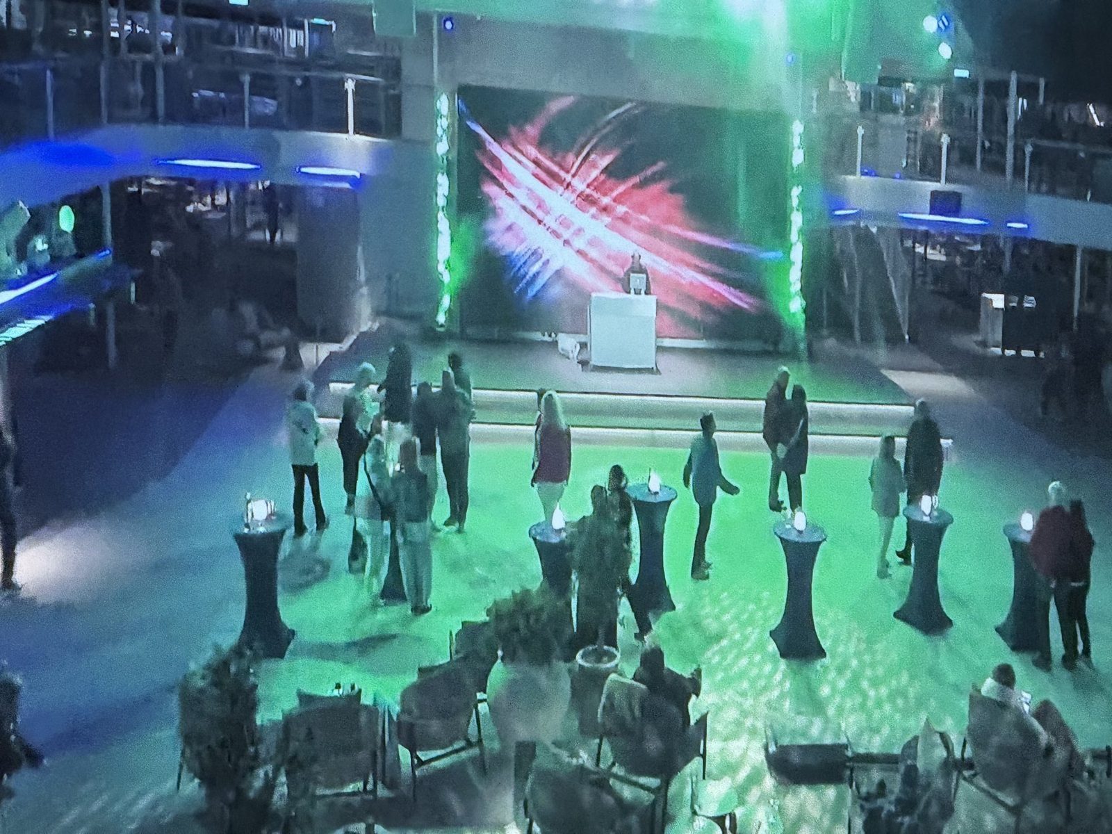 Party auf einem Schiff bei Nacht