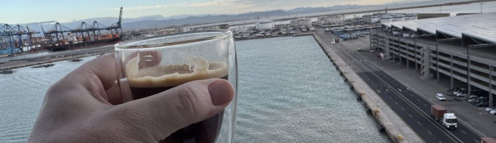 Kaffee und Gebäck zum Frühstück