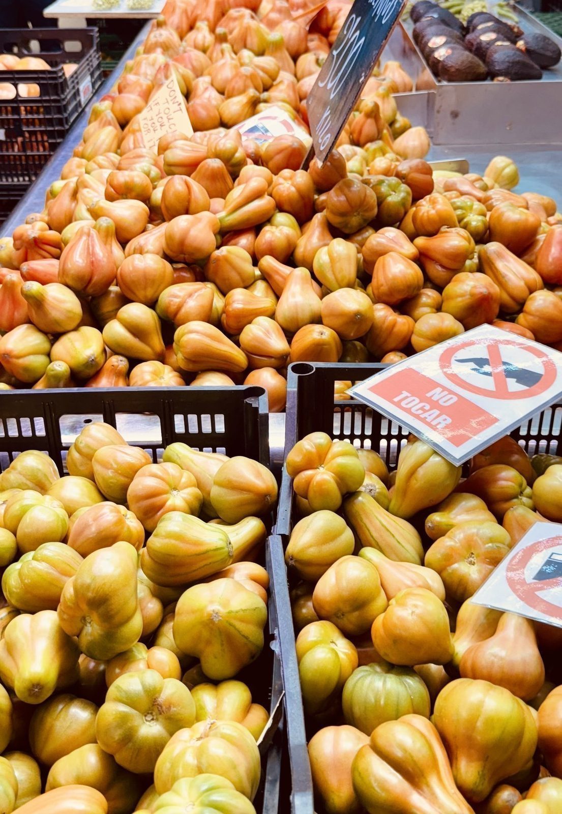 Fruchtmarkt mit Tomaten