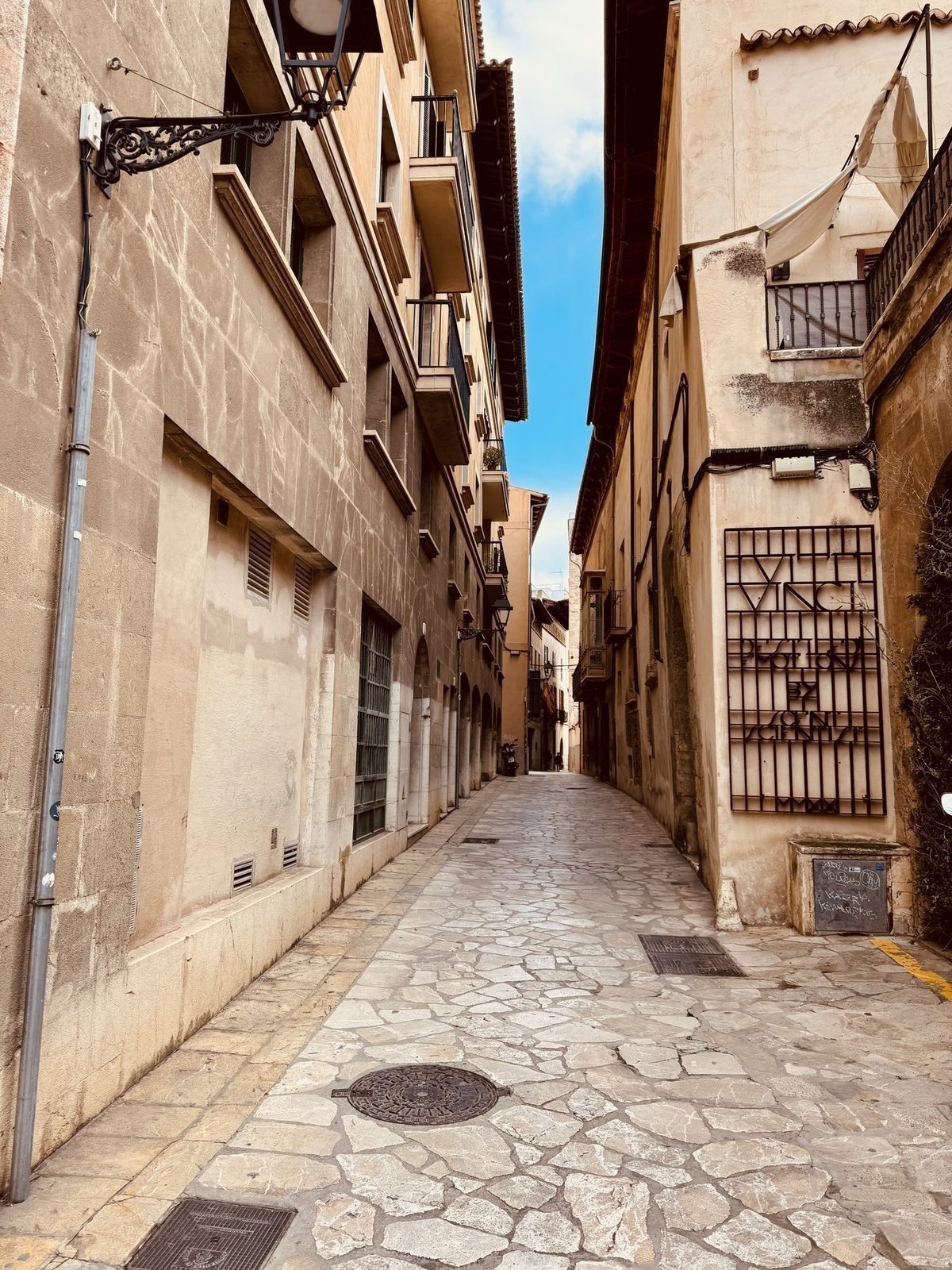 Enge Gasse mit historischem Flair