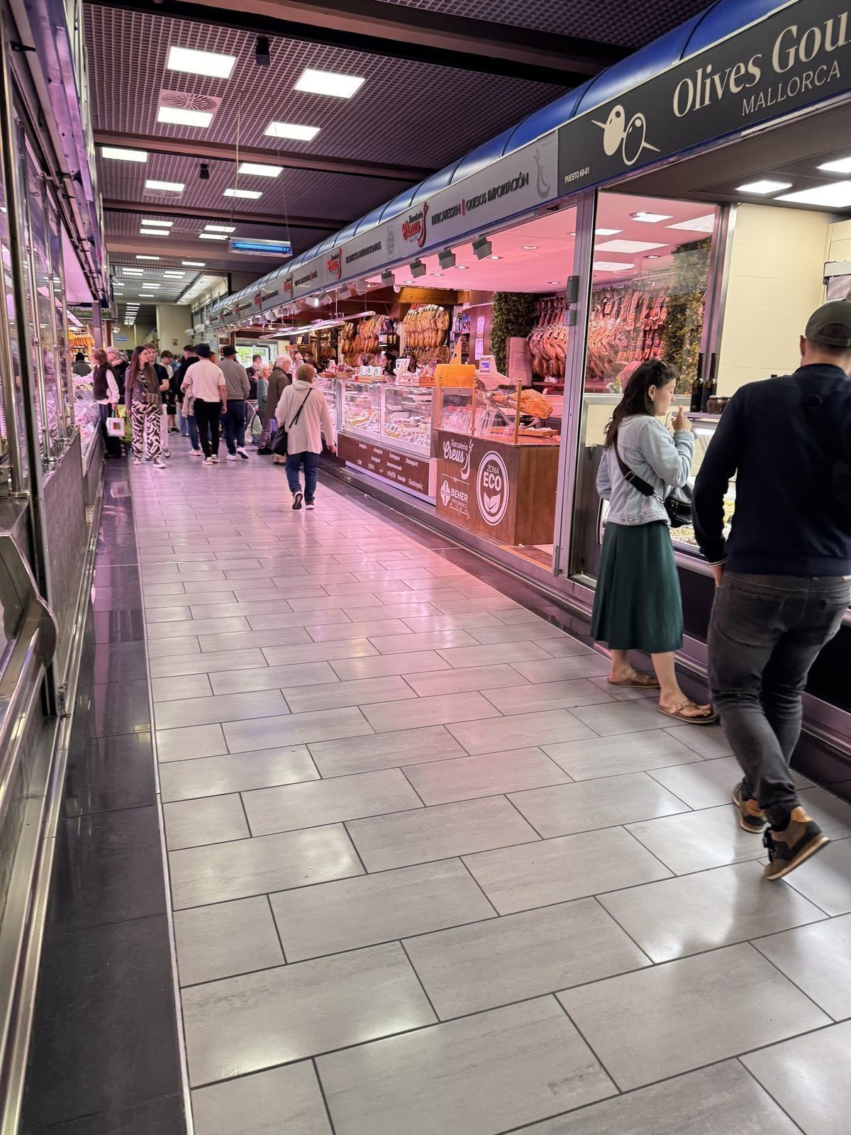 Marktstand mit Oliven in Palma