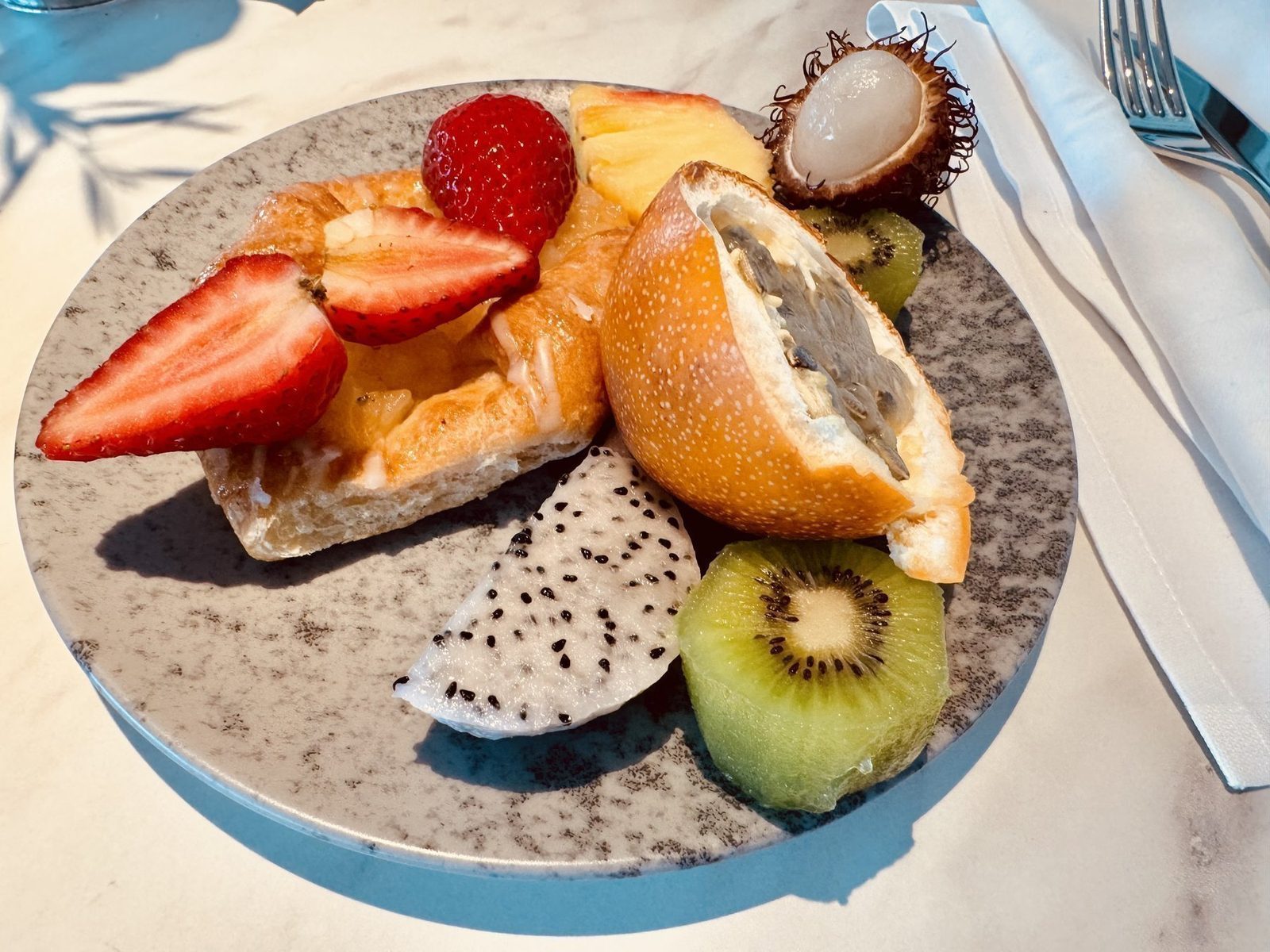 Kaffee und Gebäck zum Frühstück
