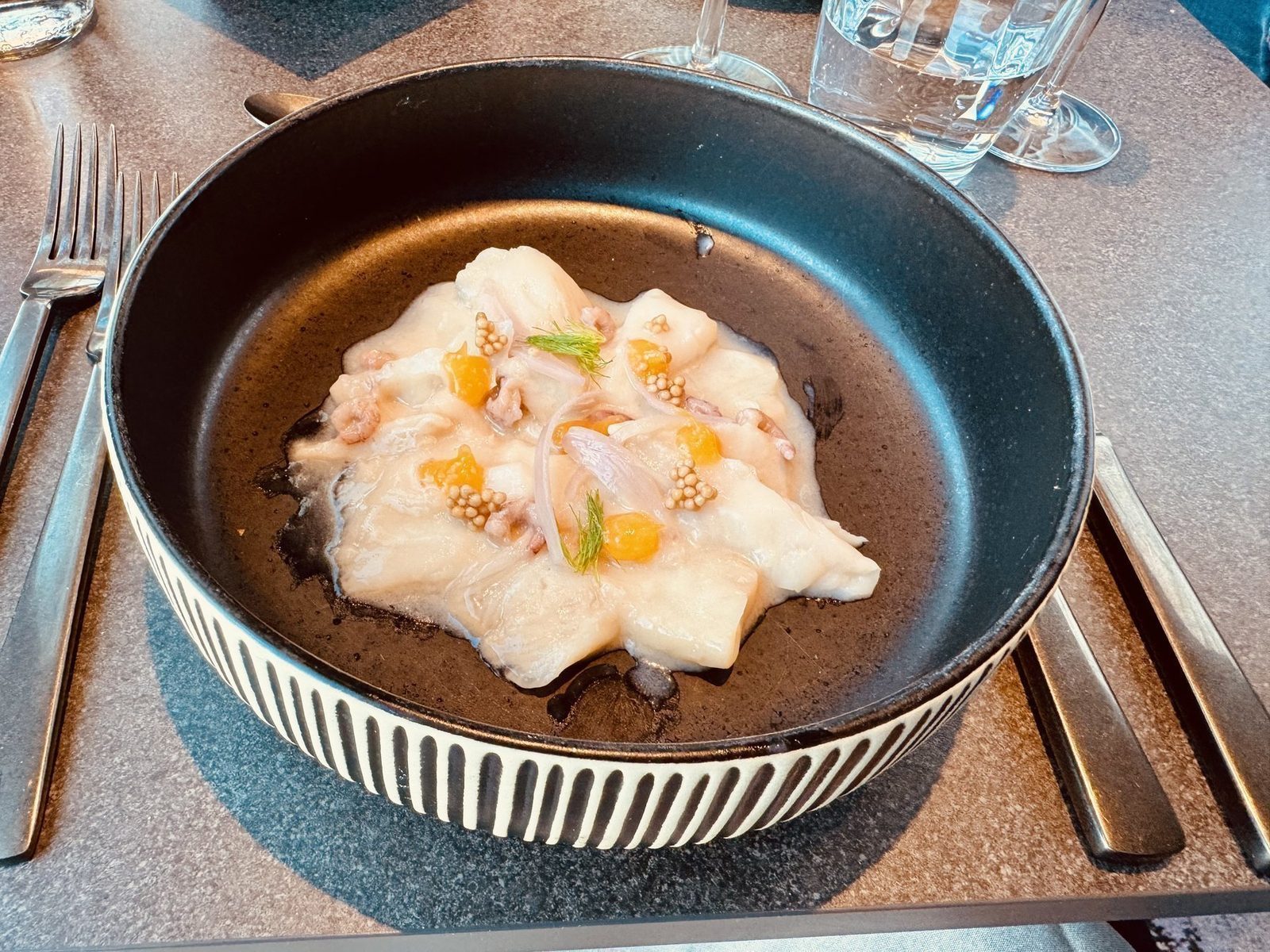 Fischsuppe mit Krabben und Dill