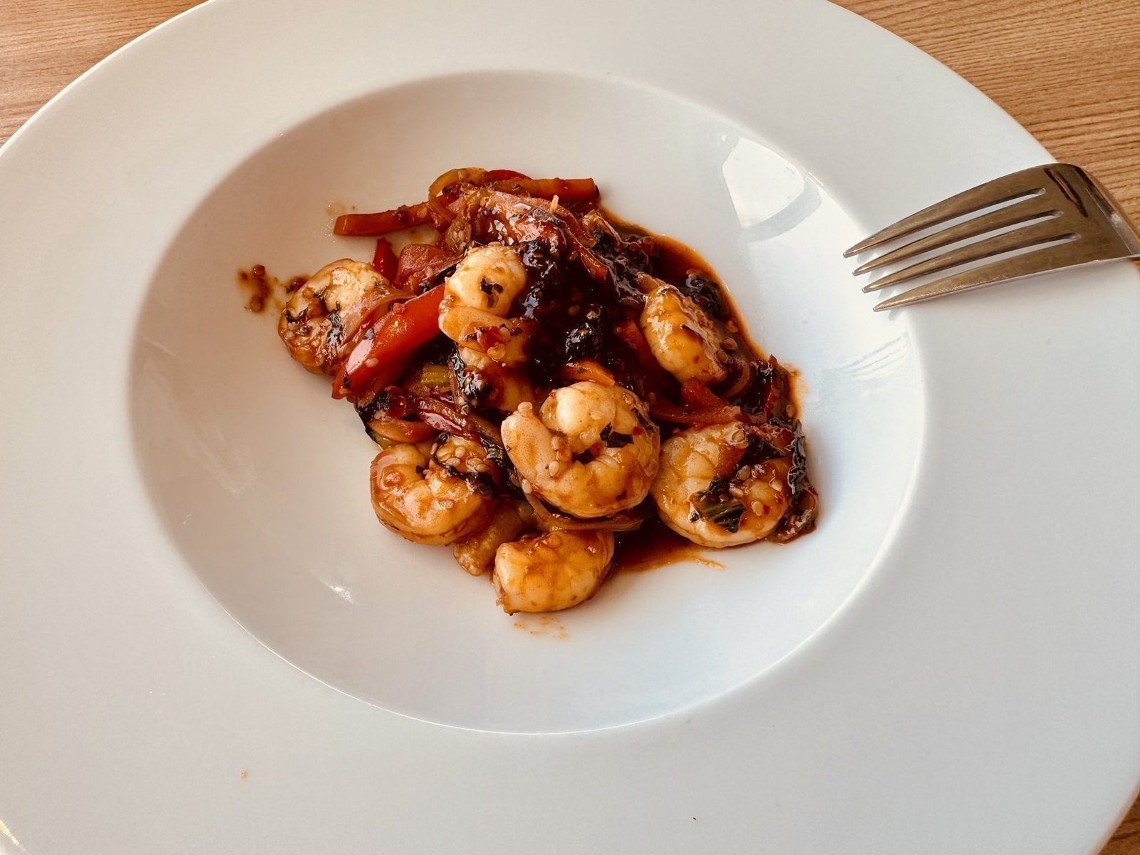 Geschmorte Garnelen mit Gemüse