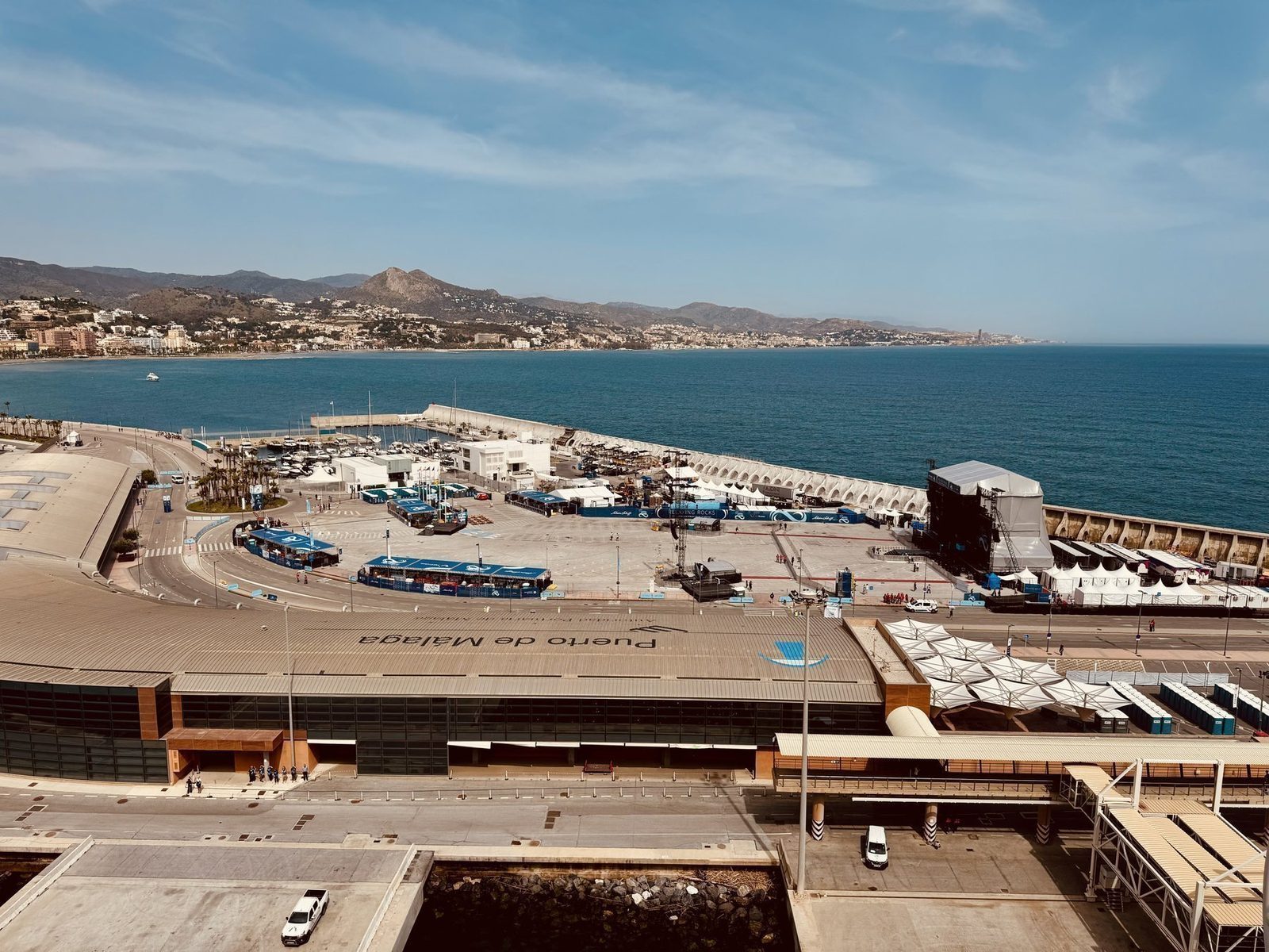 Hafen von Málaga an einem sonnigen Tag