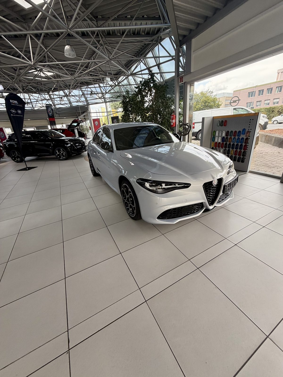 Front der Alfa Romeo Giulia im Autohaus Kohl