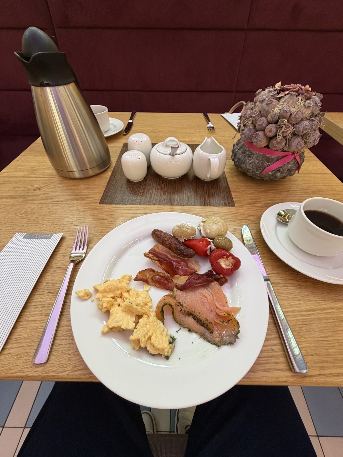 Mit einem ordentlichen Katerfrühstück