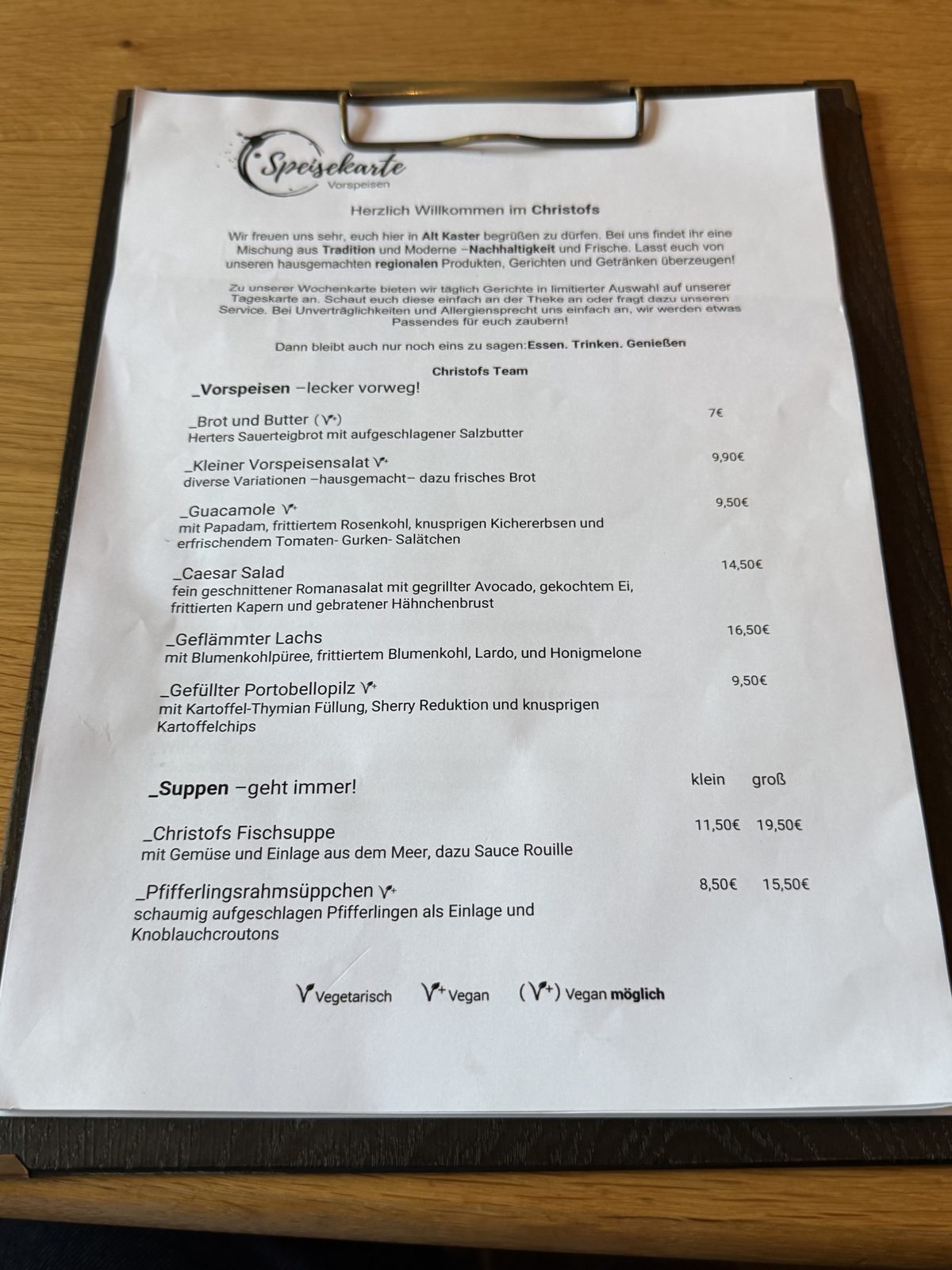 Speisekarte mit Vorspeisen und Suppen