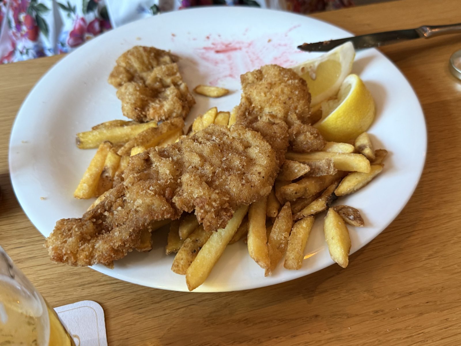 Reste des Wiener Schnitzel mit Pommes