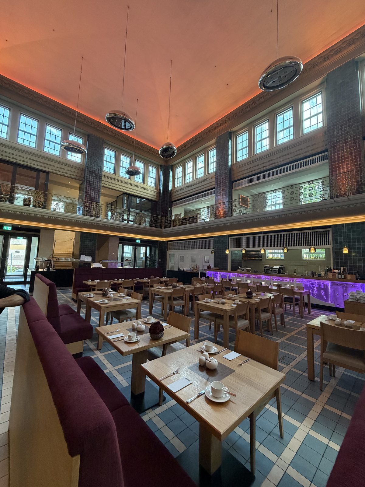 Sehr schön gestaltet ist das Restaurant des KWB